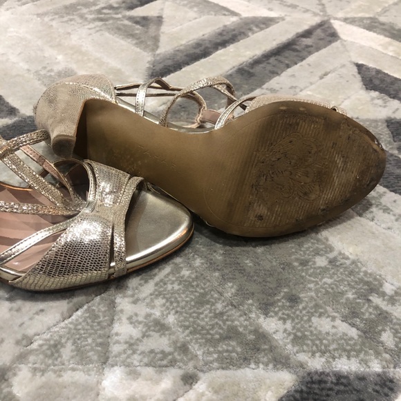Tahari Bella Faux SnakeSkin Gold Heels 8M. GUC - Picture 4 of 10